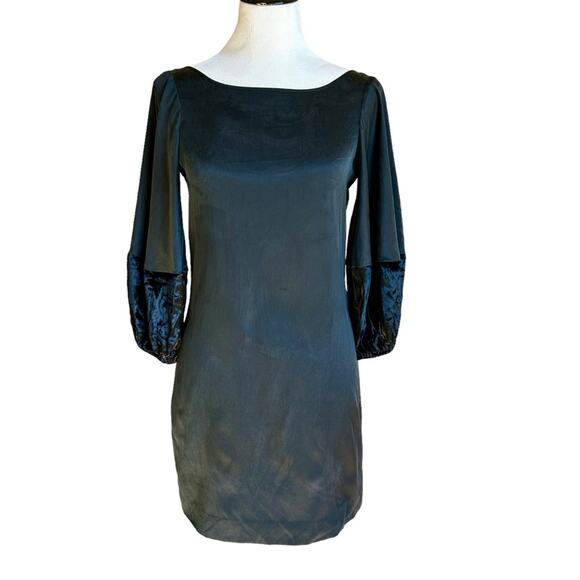 Elizabeth and James Dresses & Skirts - NWT Elizabeth and James low back silk blend mini dress with velvet cuffs sz 4